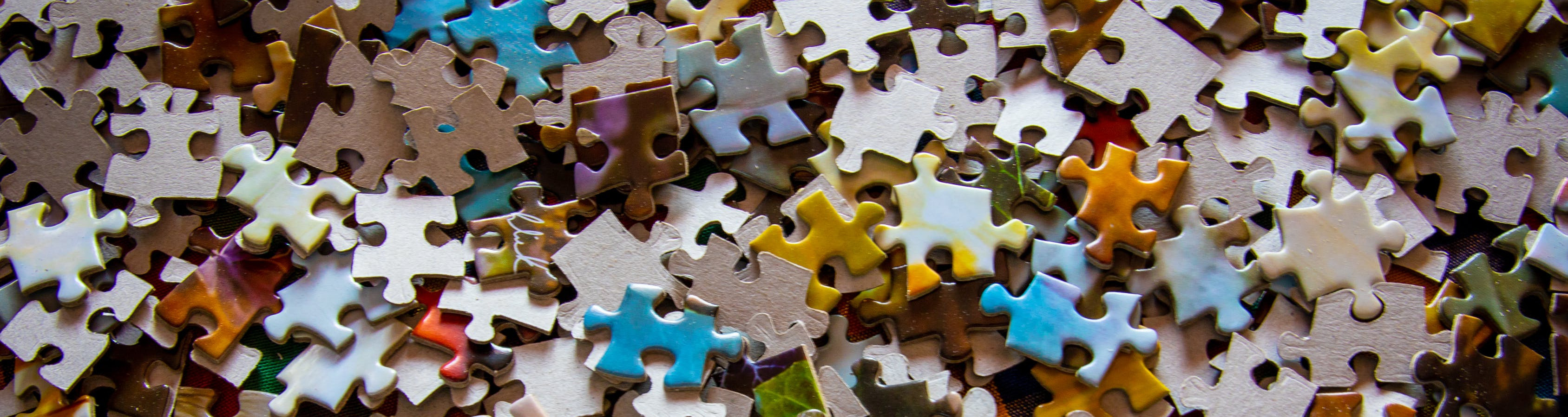 A pile of jigsaw puzzle pieces as an analogy for a mixed data set